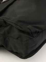 ナイロンロゴプレートショルダーバッグ ブラック
