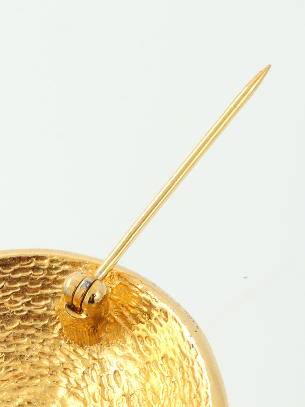 Round logo design brooch in gold