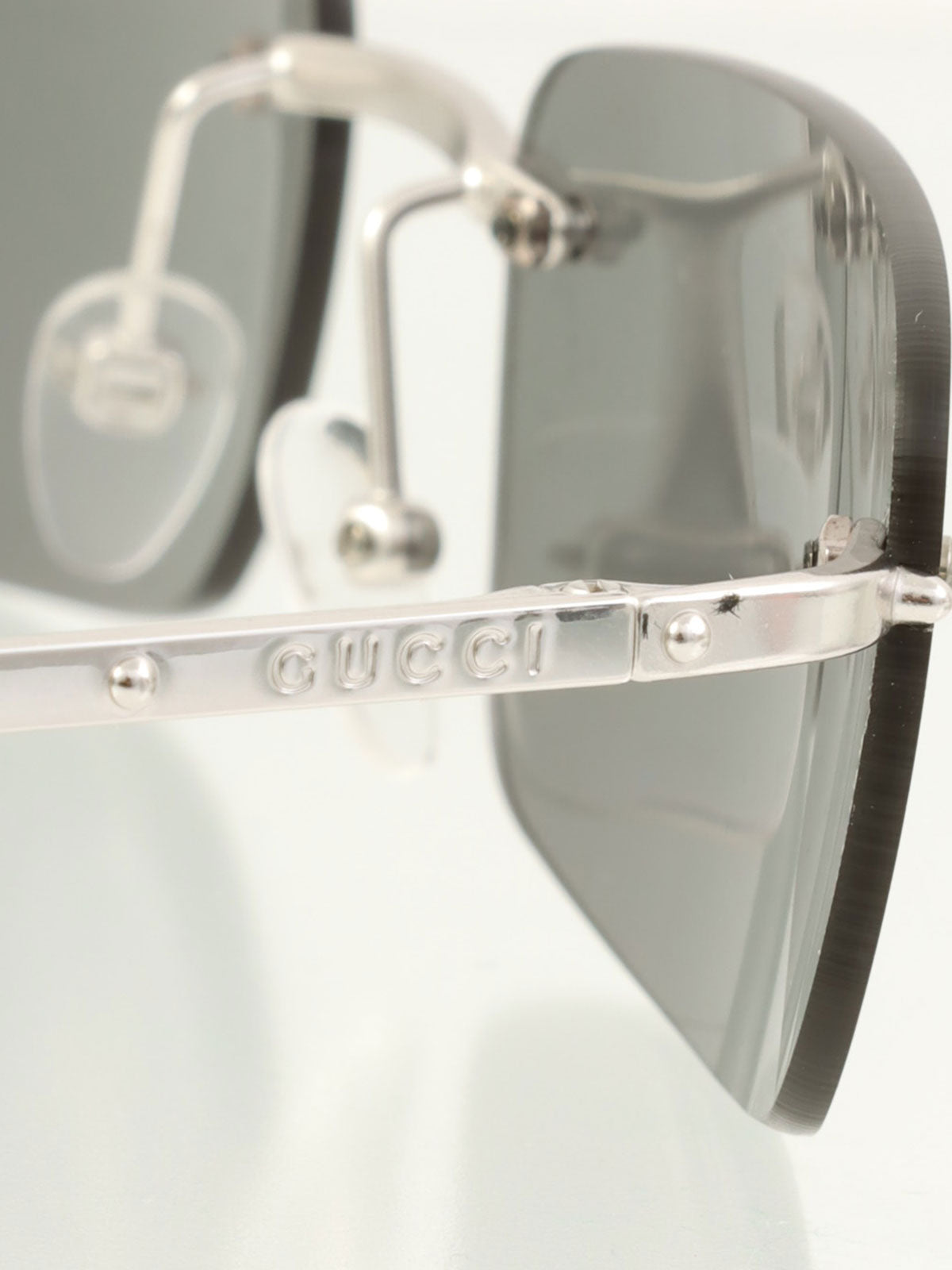 リムレスGロゴサングラス ブラック