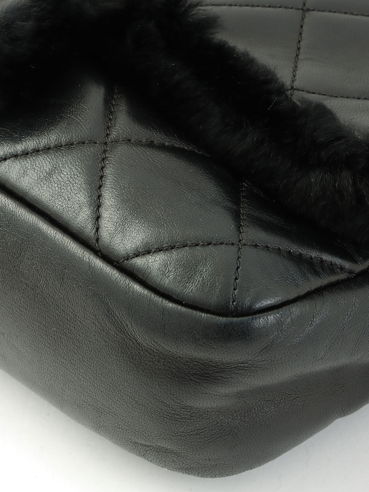 2008 Matelasse W Chain Fur Shoulder Bag Black