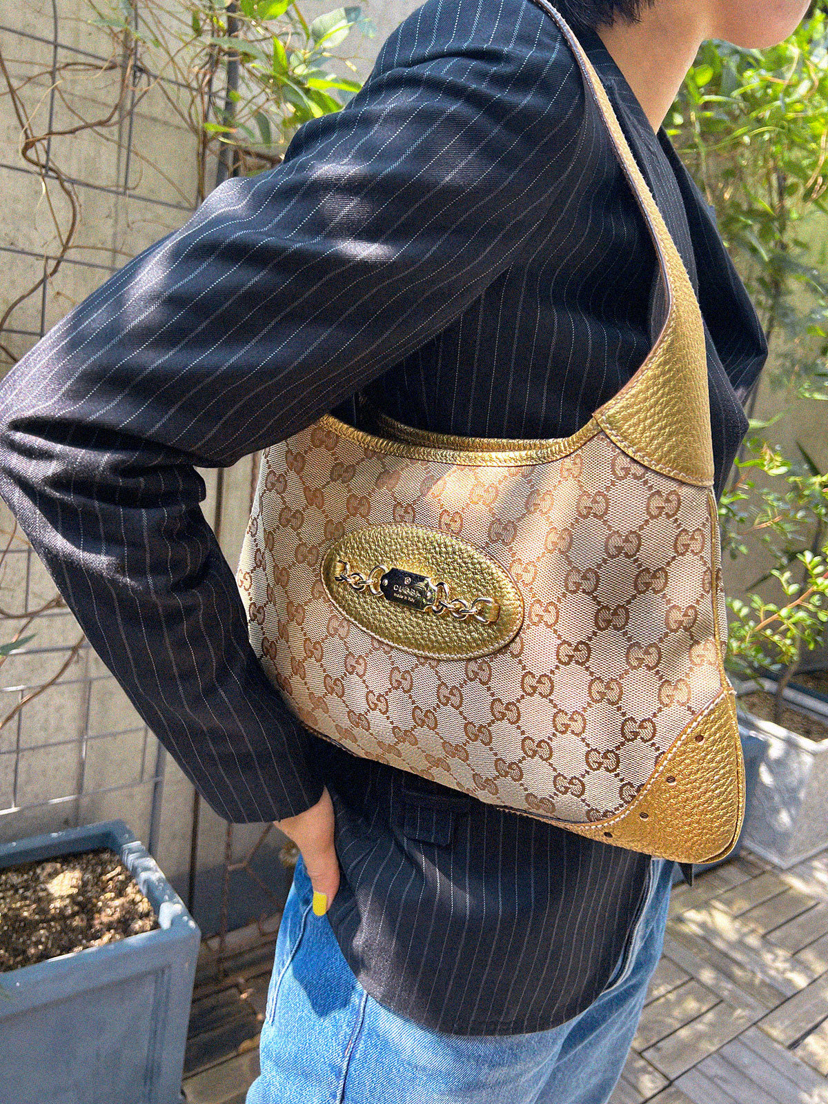 Canvas GG Pattern Horsebit Plate Shoulder Bag in Beige/Gold