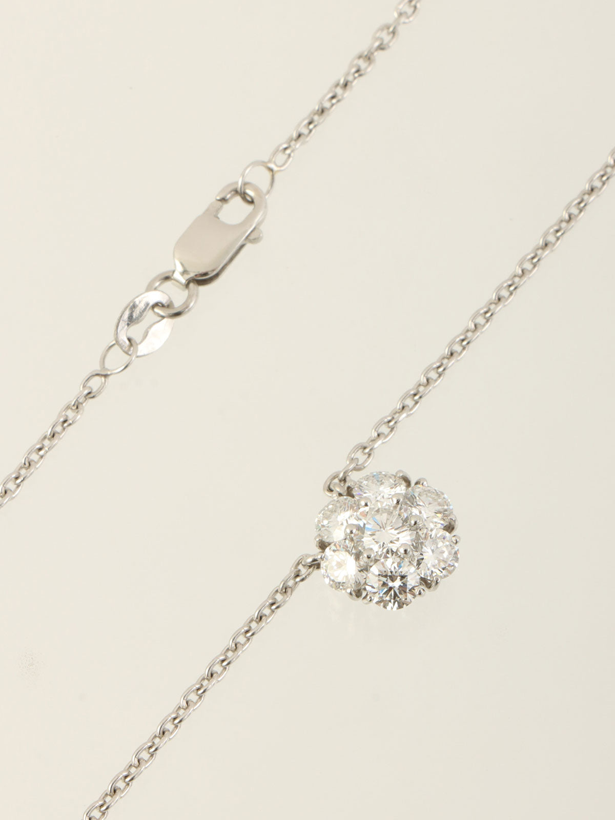 プラチナダイヤモンドフルーレットネックレス シルバー