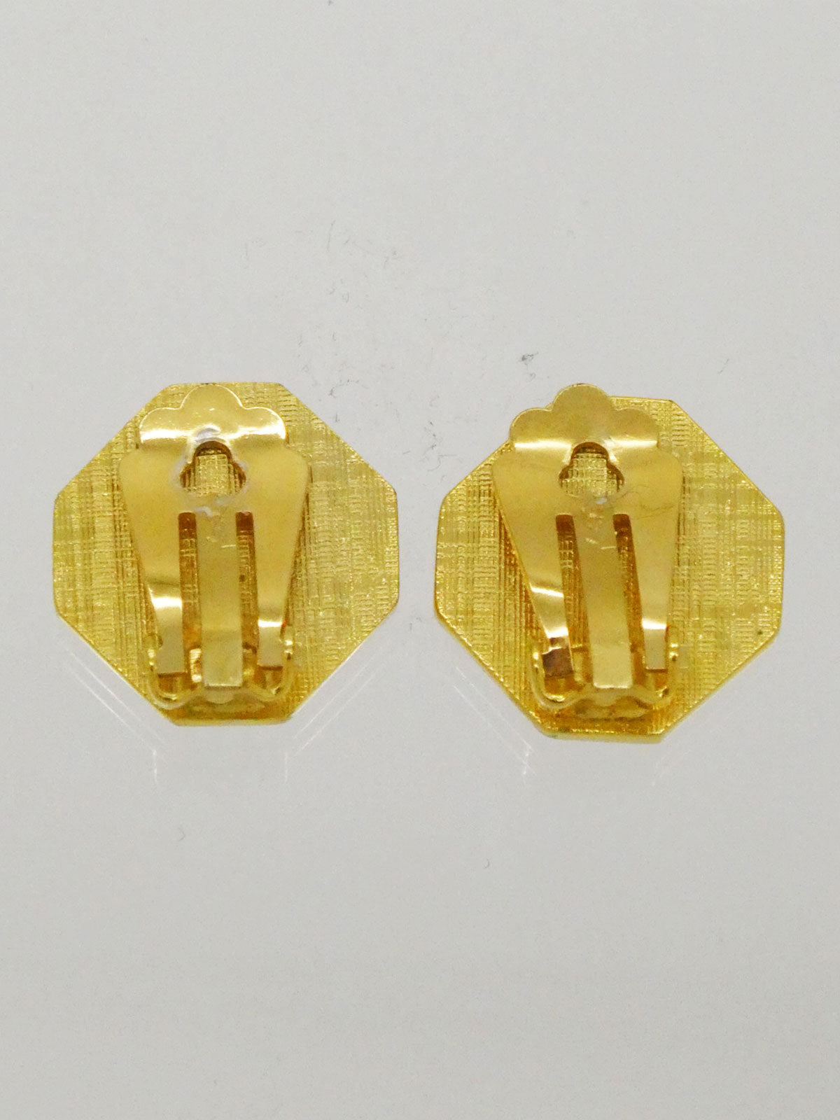 オクタゴンラインストーンロゴイヤリング ゴールド/ブラック