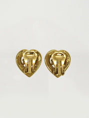 ラインストーンハートロゴエンブレムイヤリング ゴールド