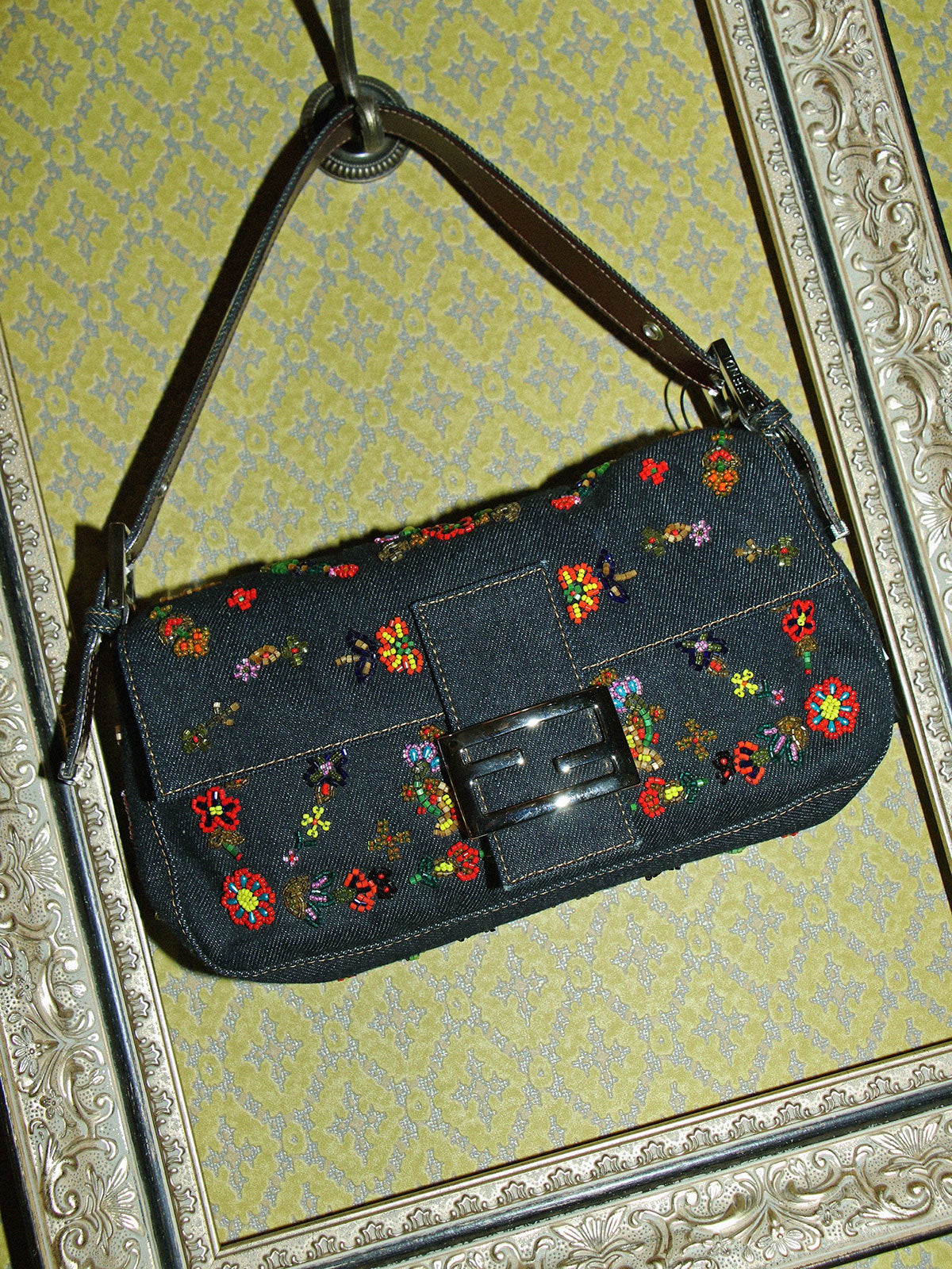 fendi-baguette_3ec25628-02ea-426b-8d37-7d003d1e2c33.jpg